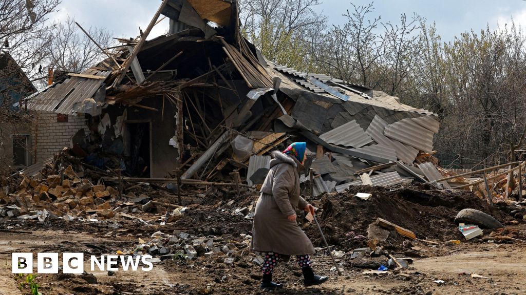 Ukraine and Russia accuse each other of hundreds of ceasefire violations - BBC